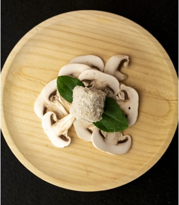 CROQUETA DE BOLETUS CON ESENCIA DE TRUFA
